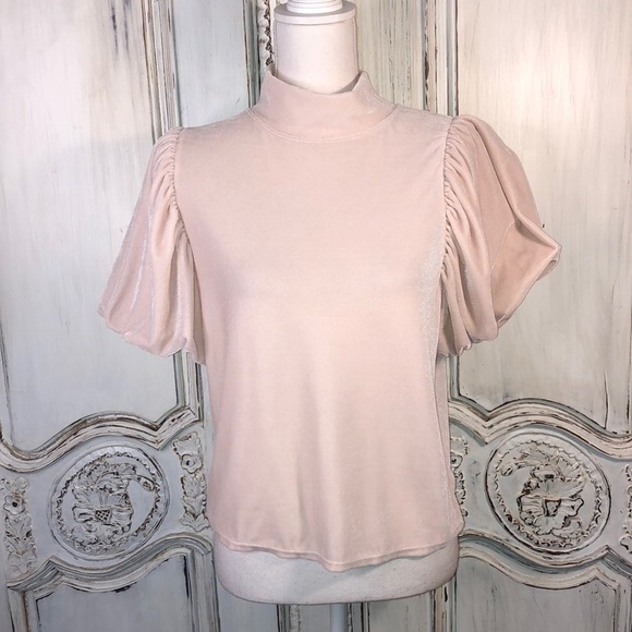 Free People Soft Blush Velveteen Mock Neck Balloon Short Sleeve Popover Top S/SP - Picture 1 of 9